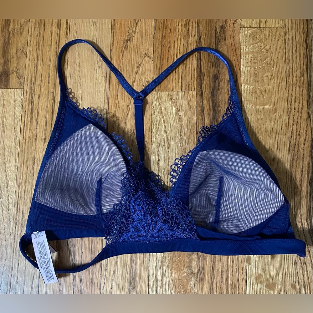 Victorias Secret Women’s L Lace Racerback Wireless Padded Bralette Navy Blue - Picture 4 of 4
